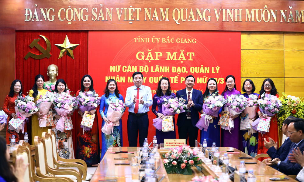  Ban Thường vụ Tỉnh ủy Bắc Giang gặp mặt nữ cán bộ lãnh đạo, quản lý